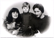 1982. Zatím jsme tři. Ritunka se narodí za rok.
